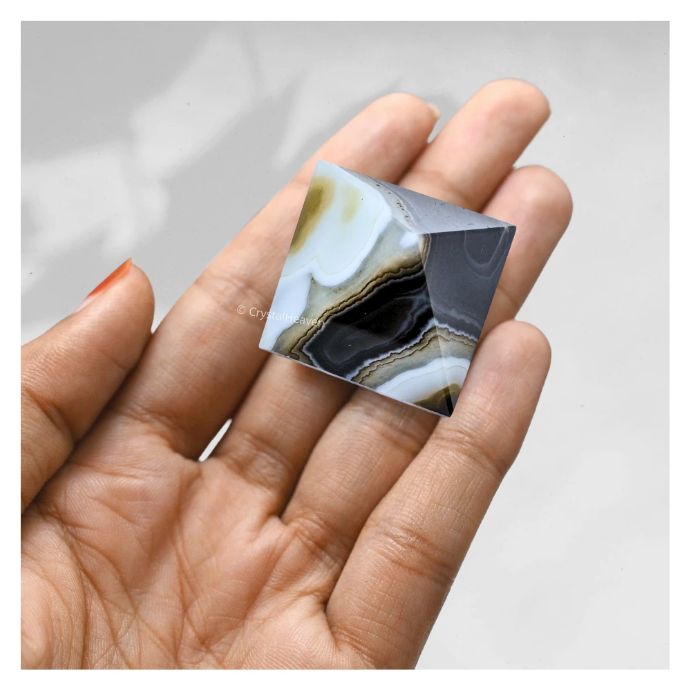Black Onyx Pyramid (1 Inch) - Image 4